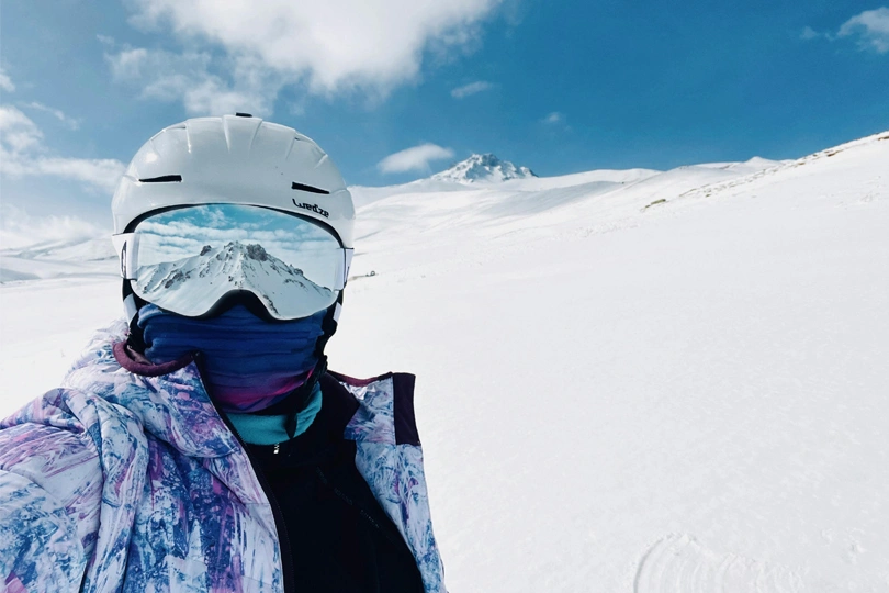 Abbigliamento invernale per escursioni in motoslitta