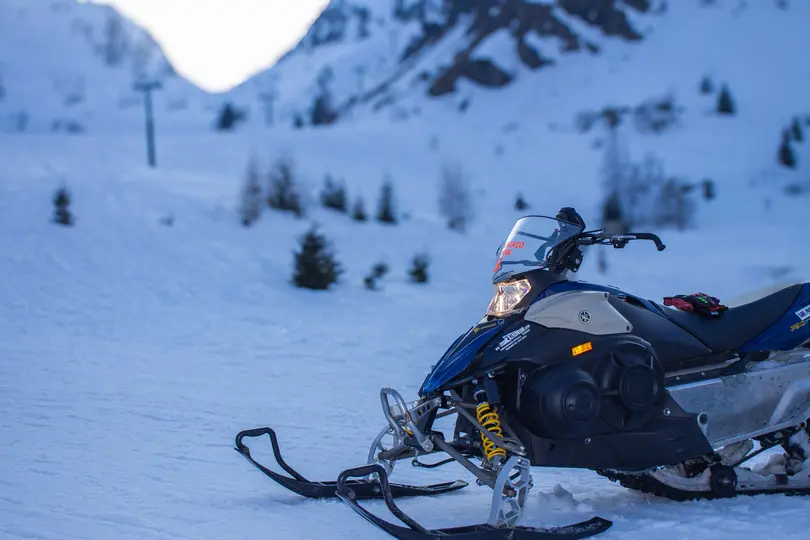 Motoslitta in escursione al tramonto, motoslitta per chi vuole più adrenalina