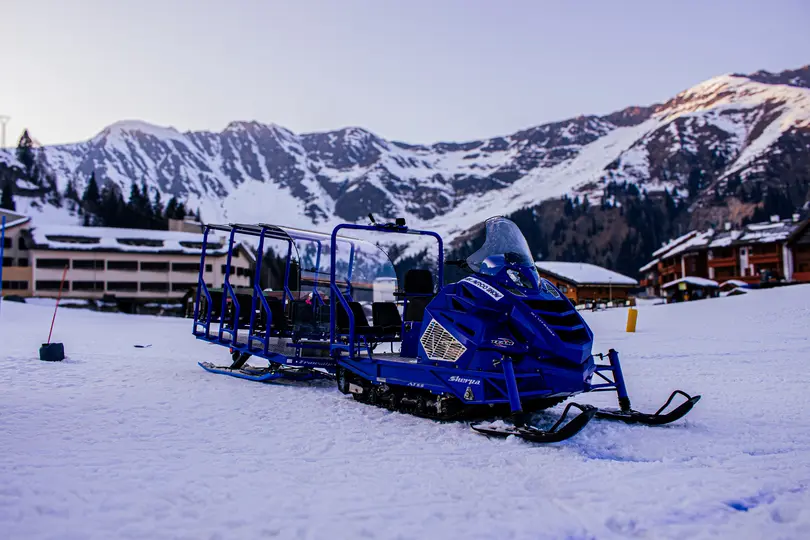 Motoslitta per trasporto di gruppi di persone verso i rifugi