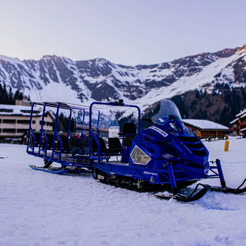 Motoslitta per trasporto di gruppi di persone verso i rifugi