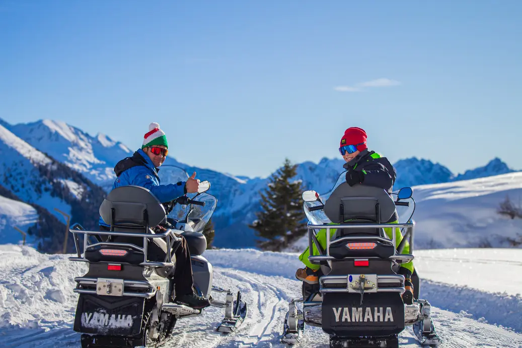 escursione in motoslitta guidata a san simone in provincia di bergamo
